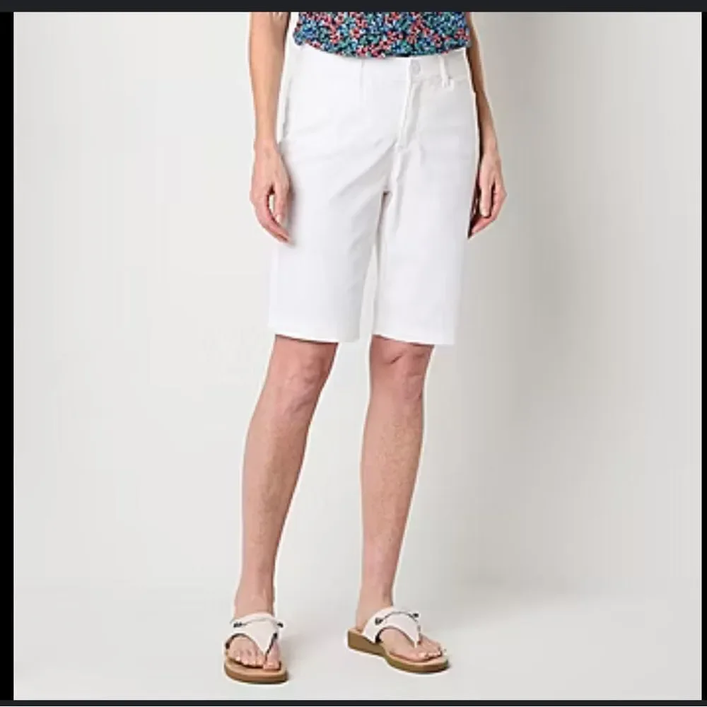 Take 50% OFF- St John,s Bay Classic White Women’s Shorts, Size-16